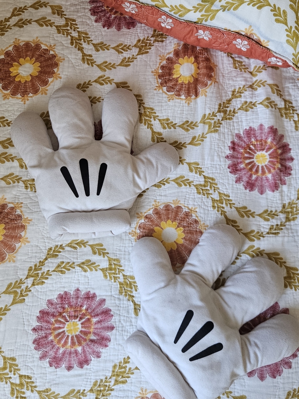 Plush Mickey Mouse Hand Gloves